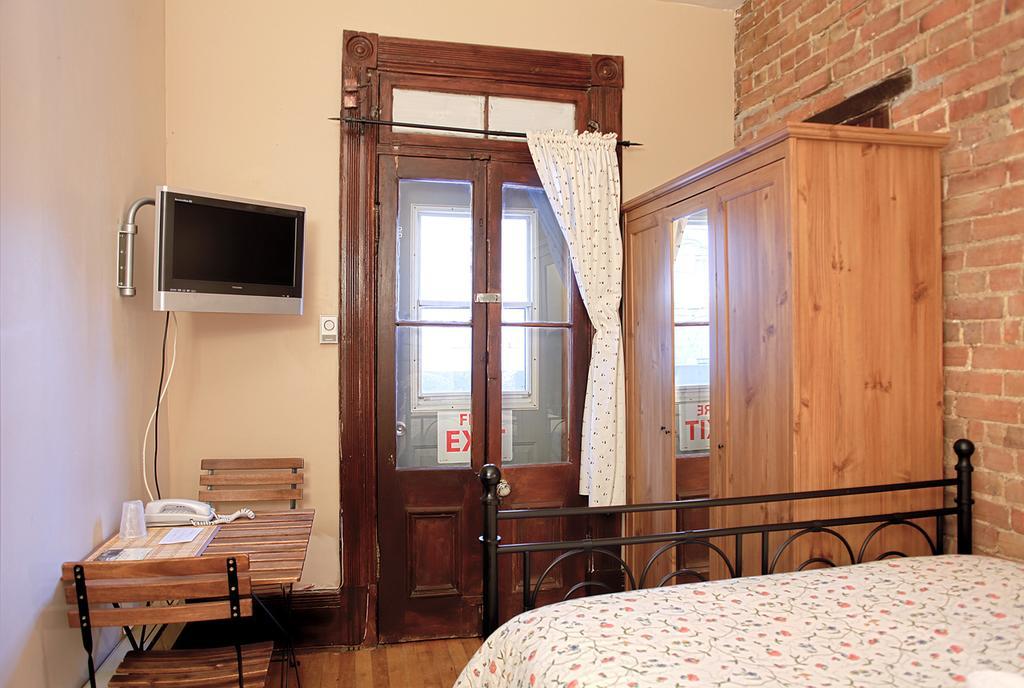 Gite University Bed And Breakfast มอนทรีอัล ห้อง รูปภาพ