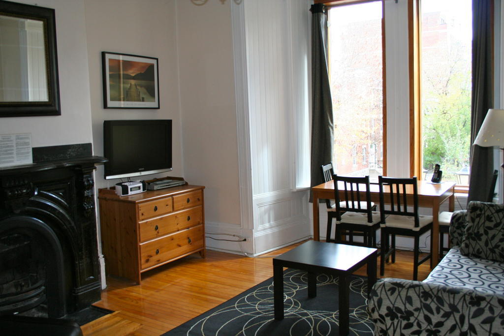 Gite University Bed And Breakfast มอนทรีอัล ห้อง รูปภาพ