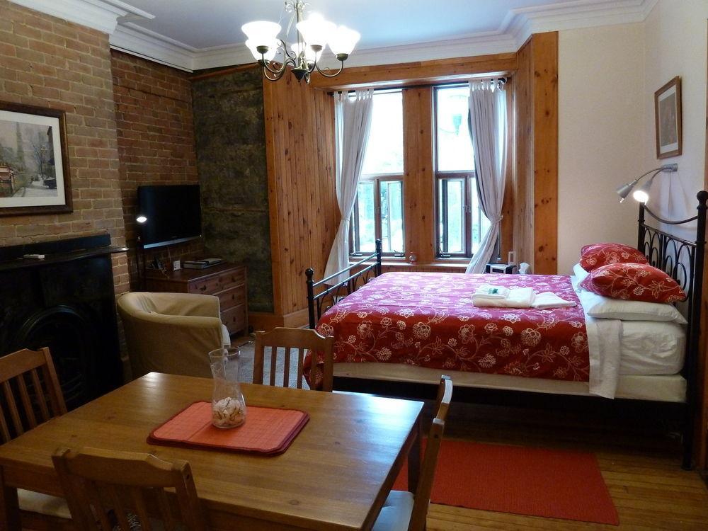 Gite University Bed And Breakfast มอนทรีอัล ภายนอก รูปภาพ