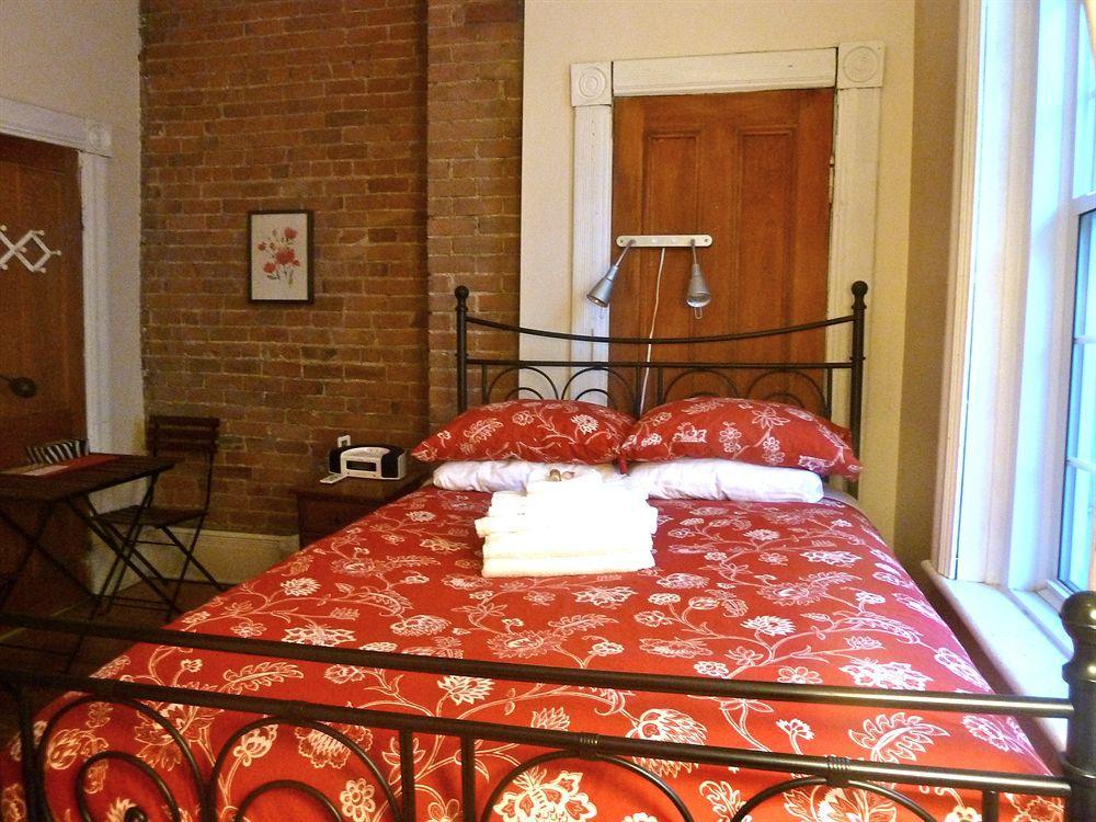 Gite University Bed And Breakfast มอนทรีอัล ภายนอก รูปภาพ