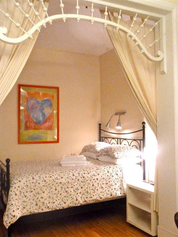 Gite University Bed And Breakfast มอนทรีอัล ภายนอก รูปภาพ