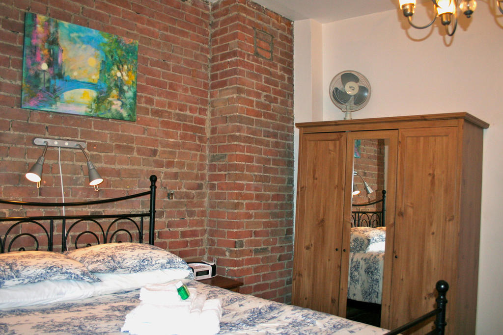 Gite University Bed And Breakfast มอนทรีอัล ภายนอก รูปภาพ